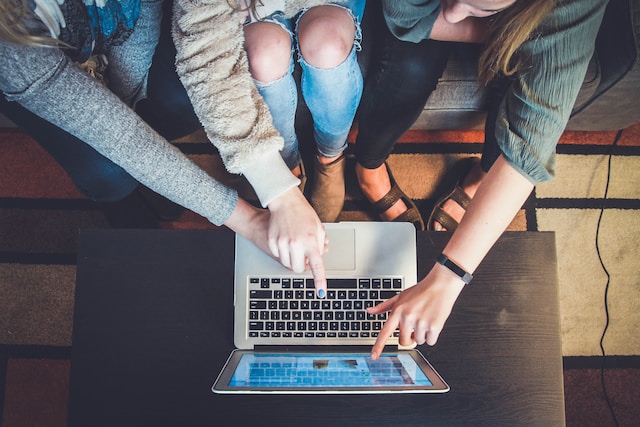 Competitor analysis. Image by john-schnobrich-2FPjlAyMQTA-unsplash